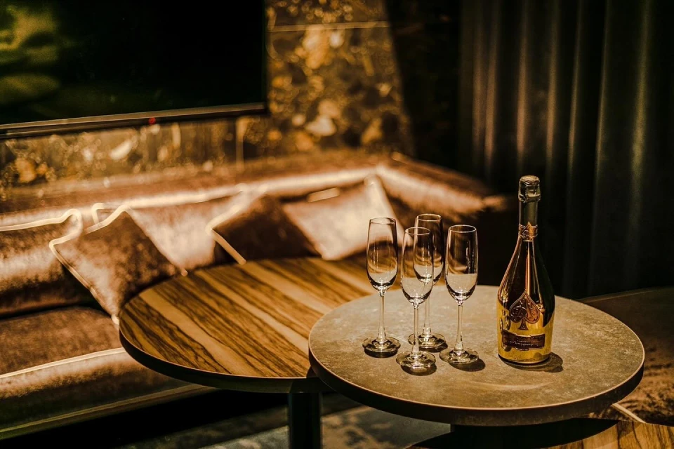 VIP ROOM